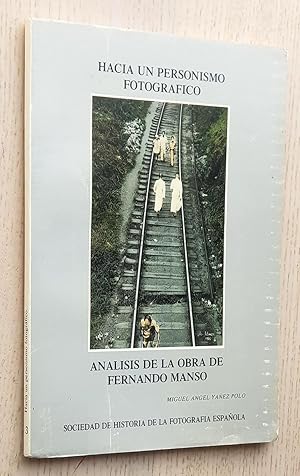 Immagine del venditore per HACIA UN PERSONISMO FOTOGRFICO. Anlisis de la obra de Fernando Manso venduto da MINTAKA Libros