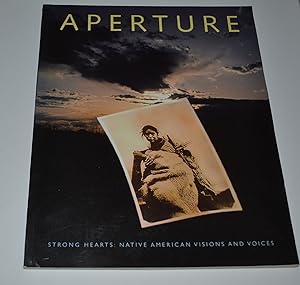 Imagen del vendedor de Aperture 139: Strong Hearts: Native American Visions and Voices a la venta por Bibliomadness