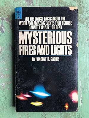 Image du vendeur pour Mysterious Fires and Lights. by Vincent H. Gaddis mis en vente par Under the Covers Antique Books