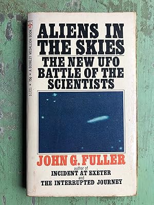 Bild des Verkufers fr Aliens in the Skies. by John G. Fuller zum Verkauf von Under the Covers Antique Books