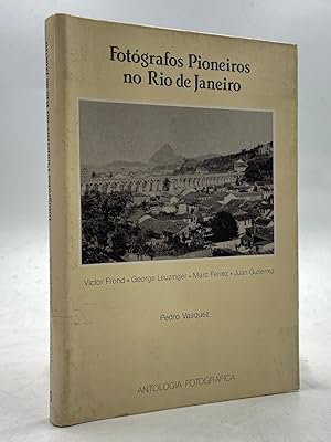 Bild des Verkufers fr Fotgrafos Pioneiros no Rio de Janeiro. Victor Frond, George Leuzinger, Marc Ferrez e Juan Gutierrez. zum Verkauf von Libreria antiquaria Dedalo M. Bosio