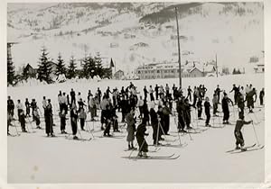 A scuola di sci sulle nevi di Cortina.