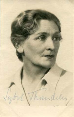 Immagine del venditore per Dame Sybil Thorndike Autograph | signed vintage photographs venduto da Markus Brandes Autographs GmbH