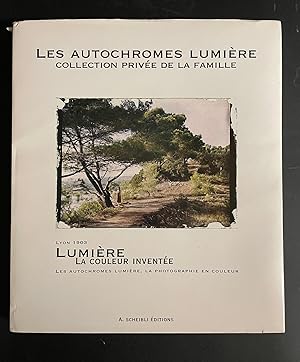 Bild des Verkufers fr Lumiere, la couleur inventee: Les autochromes, photographies couleurs, collection privee de la famille Lumiere, Lyon, 1903 (French Edition) zum Verkauf von Avol's Books LLC