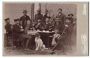 Fotografie Franz Keller, Meppen, Ansicht Meppen, Zollbeamte in Uniform mit Diensthund bei einer R...