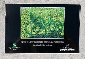 Image du vendeur pour Biciclettando nella storia / Cycling in the history mis en vente par Studio bibliografico De Carlo