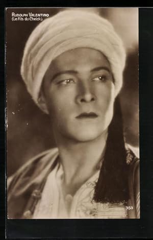 Ansichtskarte Schauspieler Rudolph Valentino in einer Filmszene