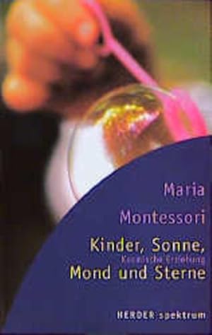 Bild des Verkufers fr Kinder, Sonne, Mond und Sterne : kosmische Erziehung. Maria Montessori. Hrsg. von Ingeborg Becker-Textor / Herder-Spektrum ; Bd. 4781 zum Verkauf von Antiquariat Mander Quell