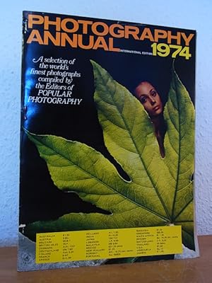 Immagine del venditore per Photography Annual 1974. A Selection of the World's finest Photographs compiled by the Editors of Popular Photography. International Edition venduto da Antiquariat Weber