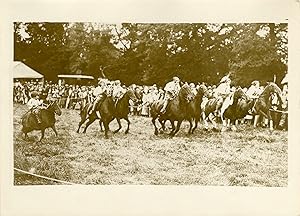 "Course hippique entre les 7 filles âgées de 4 à 18 ans de Mr Frederic CROXTON en Angleterre" Pho...