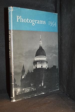 Imagen del vendedor de Photograms of the Year 1954; The Annual Review of the World's Photographic Art a la venta por Burton Lysecki Books, ABAC/ILAB