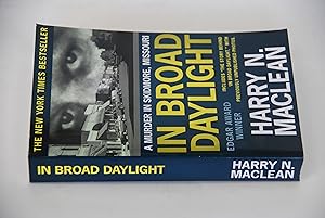 Imagen del vendedor de In Broad Daylight a la venta por Lee Booksellers