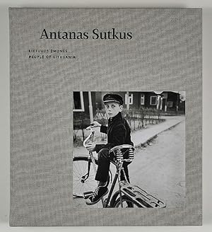 Lietuvos mones / People of Lithuania. With a preface by William A. Ewing and an essay by Margari...