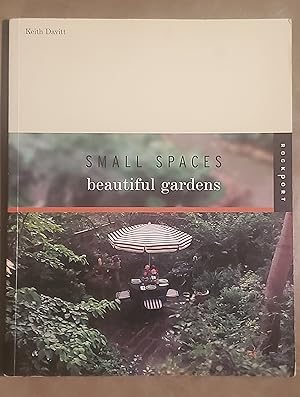 Image du vendeur pour Small Spaces, Beautiful Gardens mis en vente par El Gato de Papel