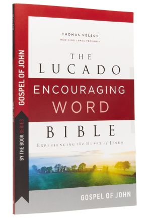 Immagine del venditore per John - By the Book Series: Lucado, Gospel of John, Paperback, Comfort Print: Experiencing the Heart of Jesus venduto da ChristianBookbag / Beans Books, Inc.