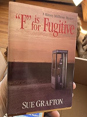 Immagine del venditore per F" is for Fugitive (A Kinsey Millhone Mystery, Book 6) venduto da A.C. Daniel's Collectable Books