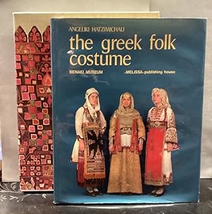 Immagine del venditore per The Greek Folk Costume - Costumes with the Sigouni. Volume 1 Benaki Museum, Translator: Diana Dalkafouki-Reid venduto da Kepler-Buchversand Huong Bach