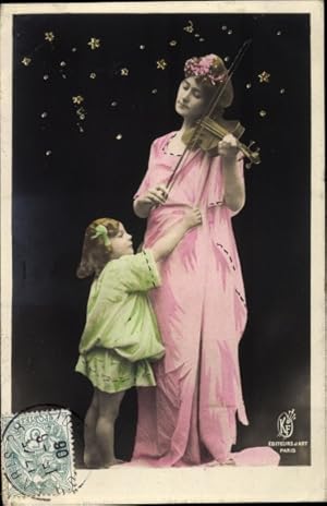 Bild des Verkufers fr Ansichtskarte / Postkarte Frau mit ihrer Tochter, Geige, Sterne zum Verkauf von akpool GmbH