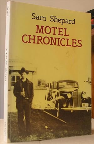 Immagine del venditore per MOTEL CHRONICLES. With photographs by Johnny Dark. venduto da LLIBRES del SENDERI