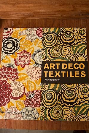 Immagine del venditore per Art Deco Textiles: The French Designers venduto da Snowden's Books