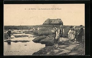 Ansichtskarte Le Portel, Les Rochers et el Fort de l`Heurt, Muschelsammler bei der Arbeit