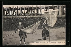 Ansichtskarte Boulogne-sur-Mer, Pêcheuses de Crevettes, Krebsfischerinnen mit Keschern