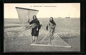 Ansichtskarte Berck-Plage, Pêcheuses de Crevettes, Zwei Krebsfischerinnen mit Keschern