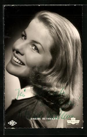Ansichtskarte Schauspielerin Sabine Bethmann, gesehen im Donkosakenlied, Autograph