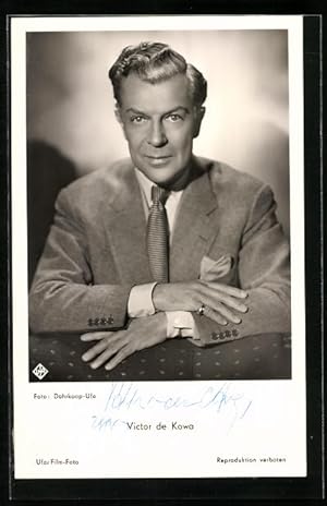 Ansichtskarte Schauspieler Victor de Kowa, Portrait im Anzug mit Autograph