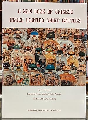 Imagen del vendedor de A New Look of Chinese Inside Painted Snuff Bottles a la venta por Moe's Books