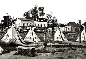 Bild des Verkufers fr Ansichtskarte / Postkarte Bernburg a.d. Saale, HO Eiscaf Brenburg mit Indianerdorf, Tipis zum Verkauf von akpool GmbH