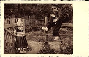 Ansichtskarte / Postkarte Käthe Kruse Puppen, Niederländische Trachten