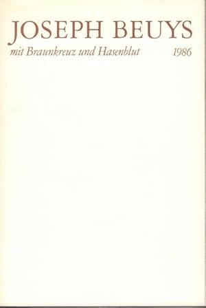 Bild des Verkufers fr Joseph Beuys: mit Braunkreuz und Hasenblut. zum Verkauf von Rnnells Antikvariat AB