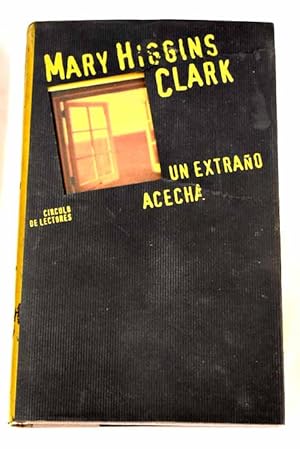 Seller image for Un extrao acecha for sale by Alcan Libros