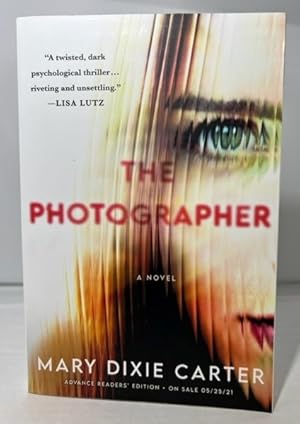 Imagen del vendedor de The Photographer a la venta por P&D Books