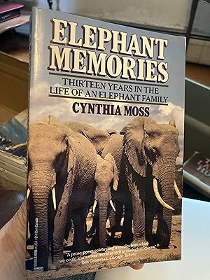 Bild des Verkufers fr Elephant Memories: 13 Years in the Life of an Elephant Family zum Verkauf von A.C. Daniel's Collectable Books