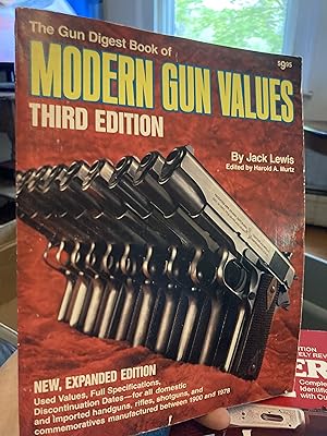 Imagen del vendedor de The Gun digest book of modern gun values a la venta por A.C. Daniel's Collectable Books