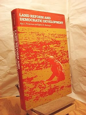 Bild des Verkufers fr Land Reform and Democratic Development zum Verkauf von Henniker Book Farm and Gifts
