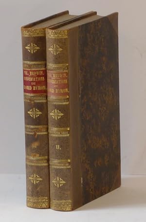 Bild des Verkufers fr Conversations de Lord Byron, recueillies pendant un sjour avec sa seigneurie  Pise, dans les annes 1821 et 1822, par Thomas Medwin. Traduites de l?anglais, sur les notes de l?auteur, par D.d. P., officer de cavalerie. Ornes de portriat de lord Byron, d?aprs le buste de Bertolini, et d?un fac similie de son criture. 1-2. zum Verkauf von Centralantikvariatet