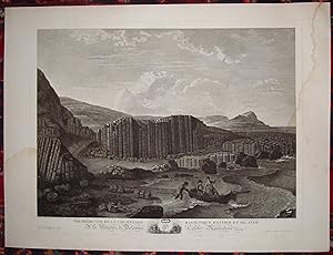 Première vue de la colonnade basaltique d'Antrim en Irlande