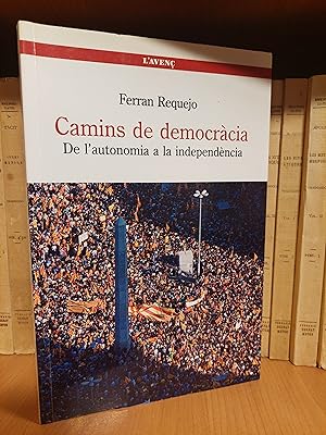 Seller image for Camins de la Democrcia. De l'autonomia a la independencia. for sale by Martina llibreter