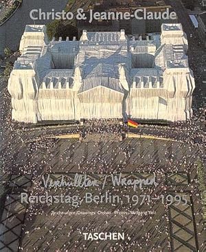 Immagine del venditore per Wrapped Reichstag, Berlin, 1971-95: The Project Book = Verhullter Reichstag, Berlin, 1971-1995: Das Buch zum Projekt venduto da LEFT COAST BOOKS