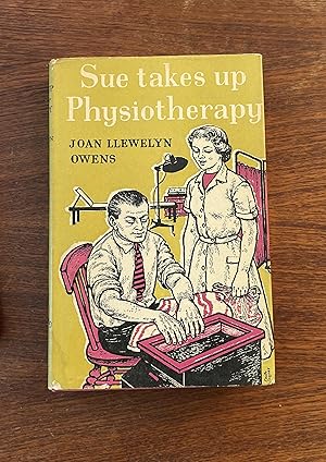 Imagen del vendedor de Sue takes up Physiotherapy (Bodley Head Career Novels for Girls) a la venta por BazaarofBooks