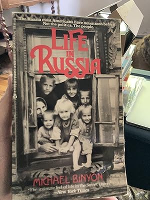 Bild des Verkufers fr Life In Russia zum Verkauf von A.C. Daniel's Collectable Books