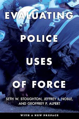 Bild des Verkufers fr Evaluating Police Uses of Force zum Verkauf von moluna