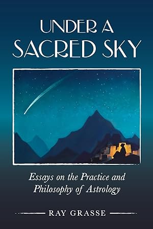 Bild des Verkufers fr Under a Sacred Sky: Essays on the Practice and Philosophy of Astrology zum Verkauf von moluna