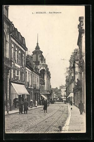 Carte postale Bourges, Rue Moyenne, vue de la rue