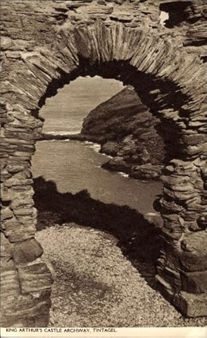 Bild des Verkufers fr Ansichtskarte / Postkarte Tintagel Cornwall England, King Arthur's Castle Archway zum Verkauf von akpool GmbH