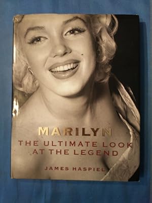 Bild des Verkufers fr Marilyn: The Ultimate Look at the Legend. zum Verkauf von Antiquariat BehnkeBuch