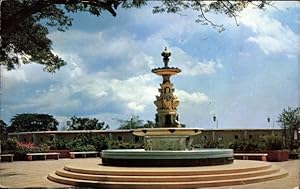 Bild des Verkufers fr Ansichtskarte / Postkarte Singapore Singapur, Water Fountain at Queen Elizabeth Walk zum Verkauf von akpool GmbH